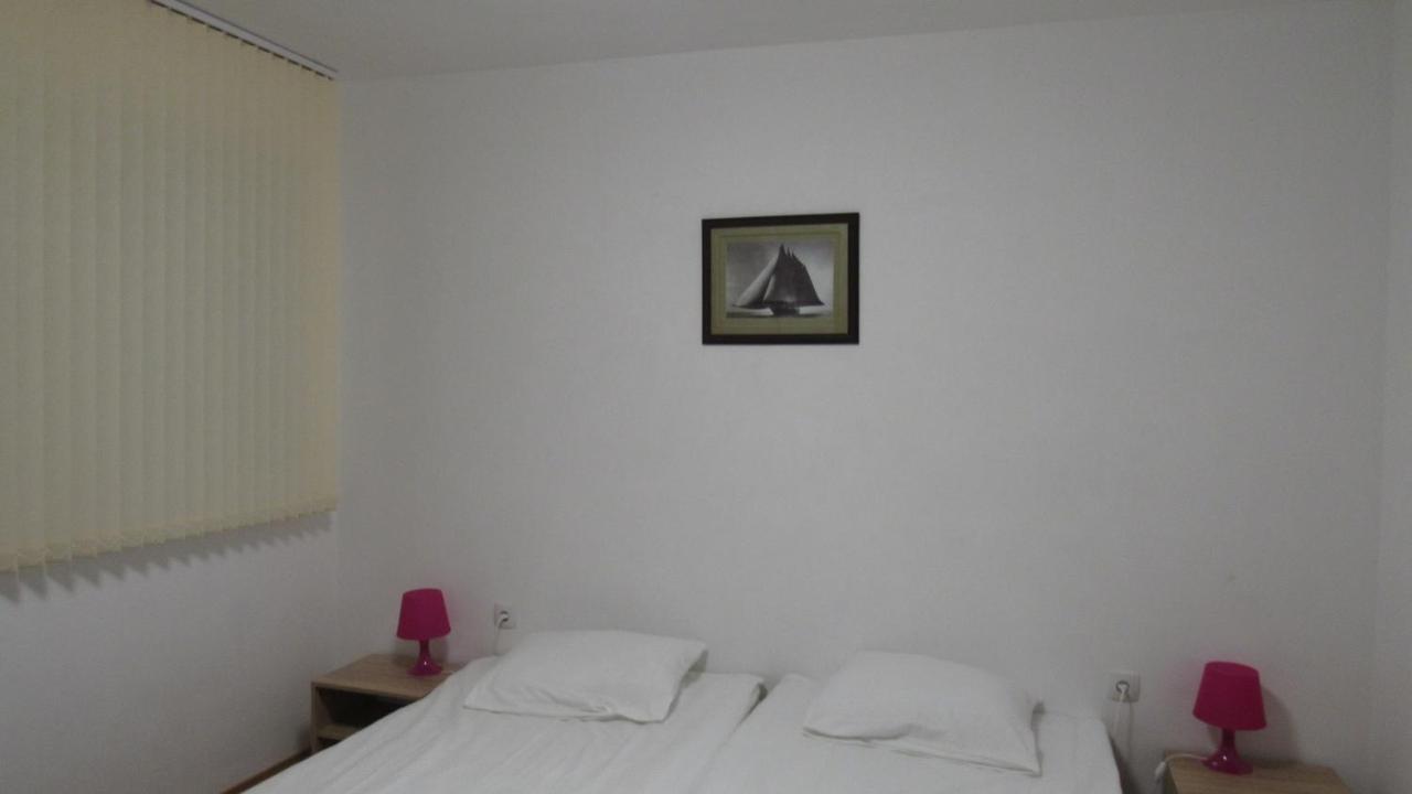 Apartment Crystal Балчик Екстериор снимка