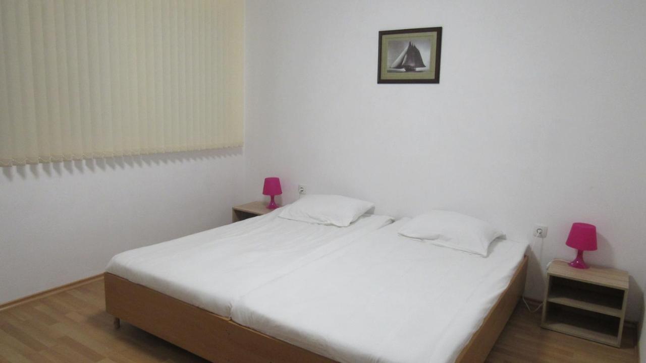 Apartment Crystal Балчик Екстериор снимка